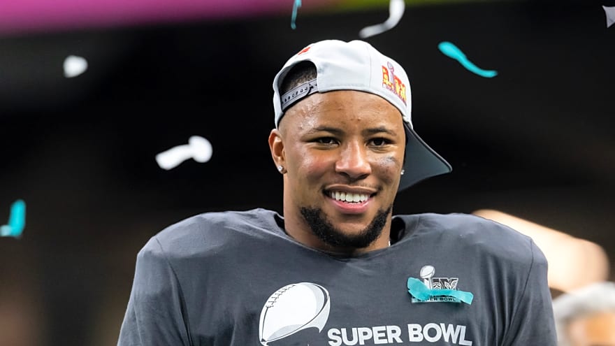 Eagles RB Barkley calls tush push critics 'soft' and 'lame'