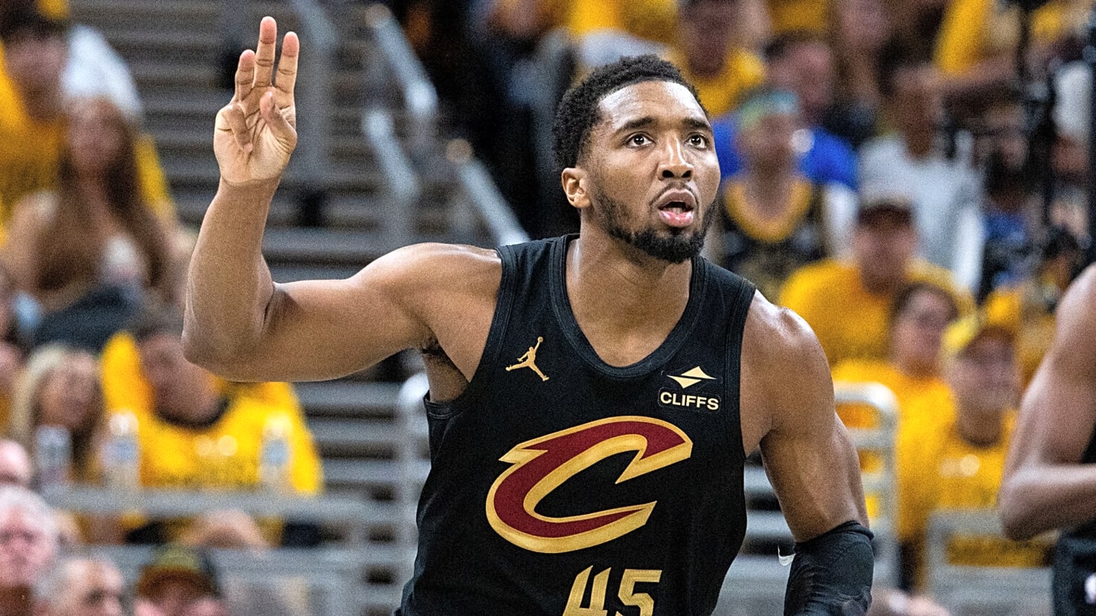 Donovan Mitchell goes off, leads Cavs to much-needed win