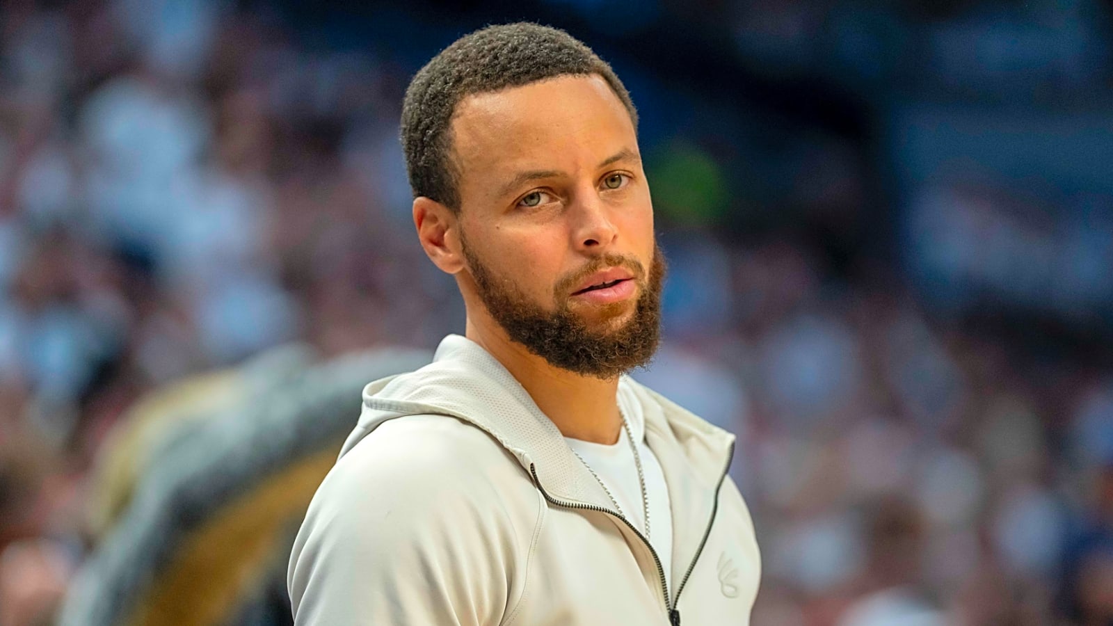 Curry goes viral for reaction on bench during Warriors' season-ending loss