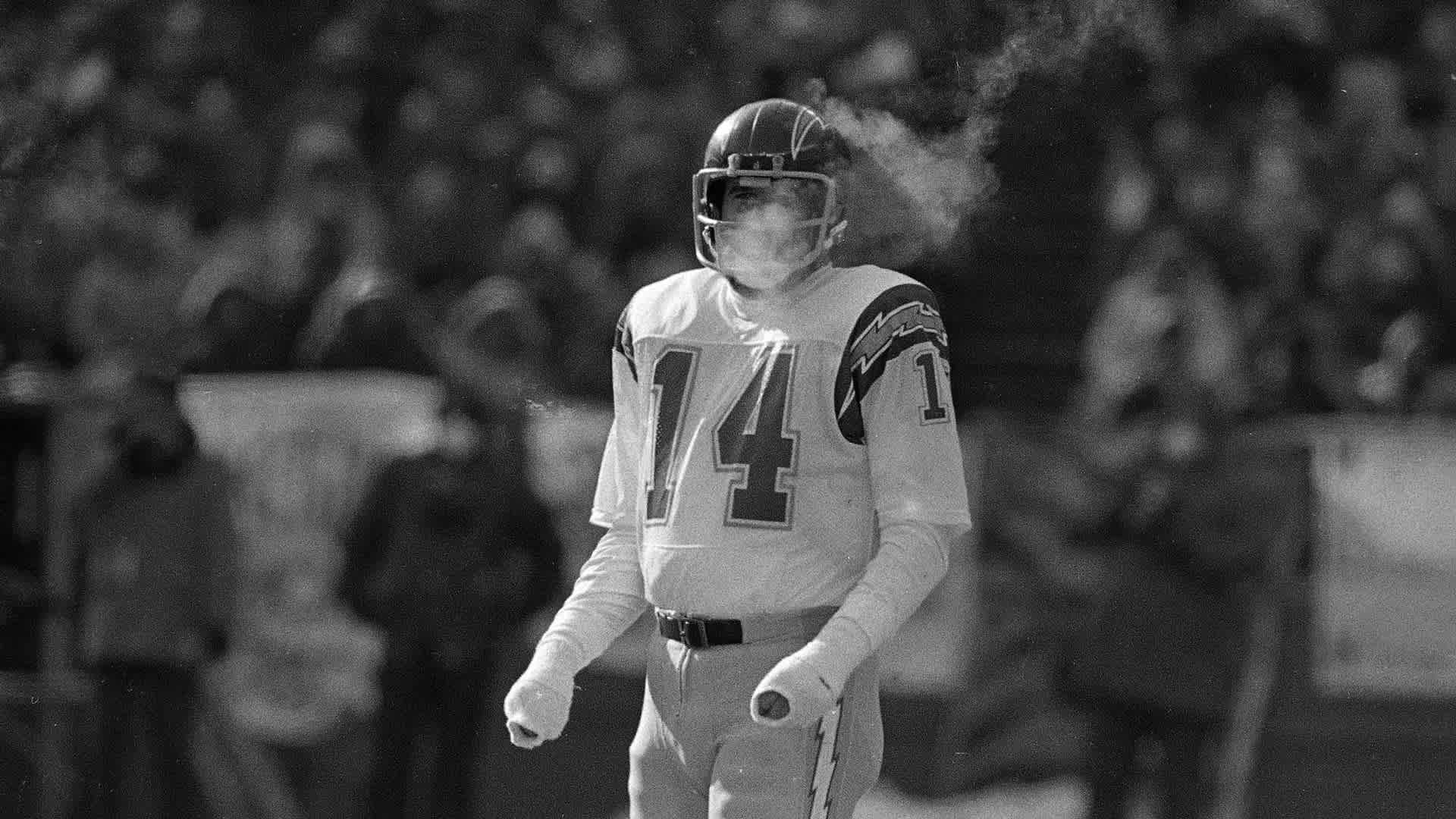 Chargers quarterback Dan Fouts was bundled for the frigid weather at the 1981 AFC Championship game.
