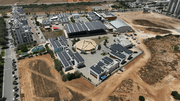 חטיבת ביניים שטיקליס, נתניה / צילום: באדיבות וולטה סולאר חטיבת ביניים שטיקליס, נתניה / צילום: באדיבות וולטה סולאר