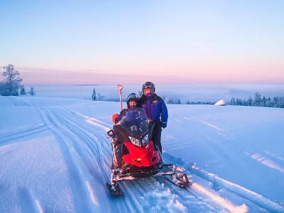 Tagesausflug mit dem Schneemobil in Saariselkä