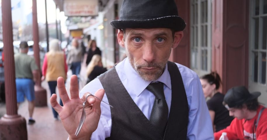 マジシャンは、捜査中の偽バイデン・ニューハンプシャー・ロボコールを行うために民主党の工作員から金を受け取ったと語る