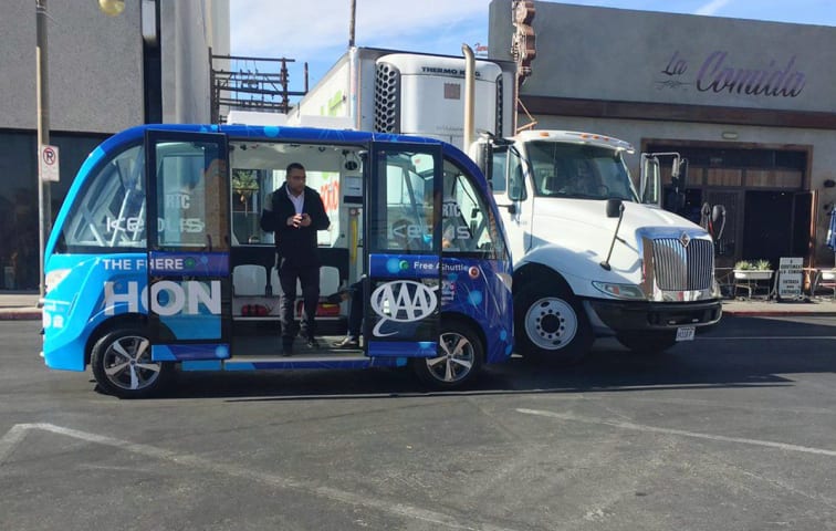 Un bus autonome a un accident lors de son premier jour à Las Vegas, un conducteur humain est responsable de la collision